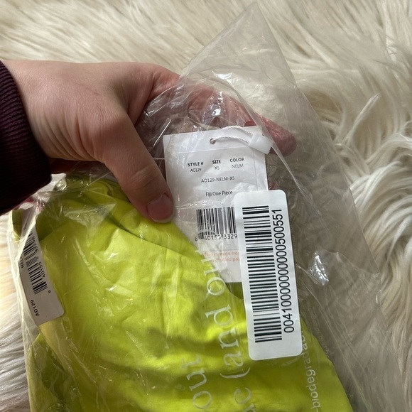 ANDIE The Fiji One Piece In Neon Lemon - Picture 5 of 5